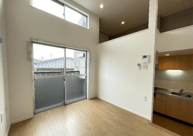 家具の配置に困らないリビングですね