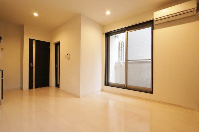 家具の配置に困らないリビングですね