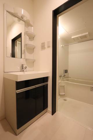 お出かけ前の身支度はこちらにて