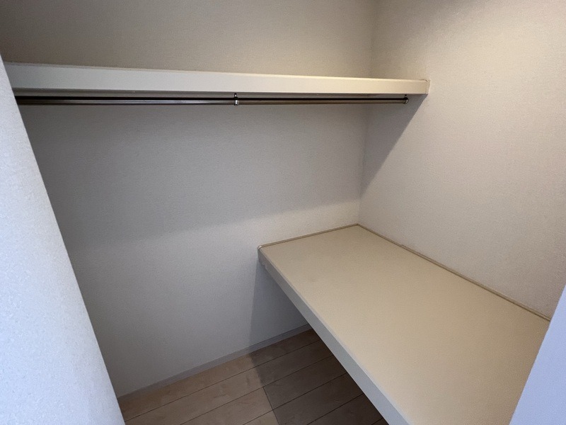 嬉しいウォークインクローゼット付きです。