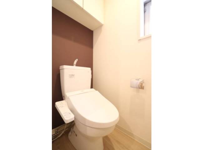 トイレにも収納スペースあります