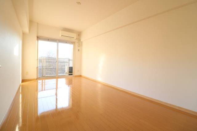 家具の配置がしやすいお部屋ですね