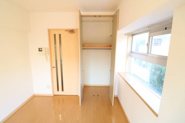 奥行きがあり収納には困りません