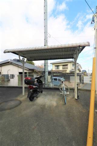 駐輪場に軒があります