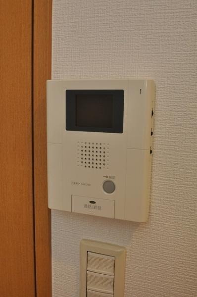 モニター付きインターホンで安心です。