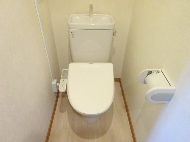 嬉しいウォシュレット付きです