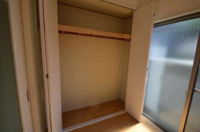 ロングコートもかけれる収納です