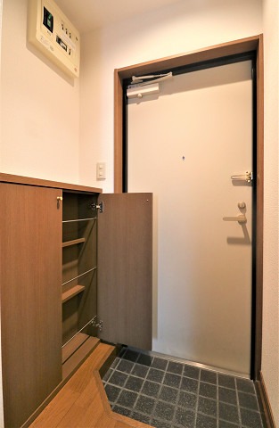 玄関はこんな感じです。