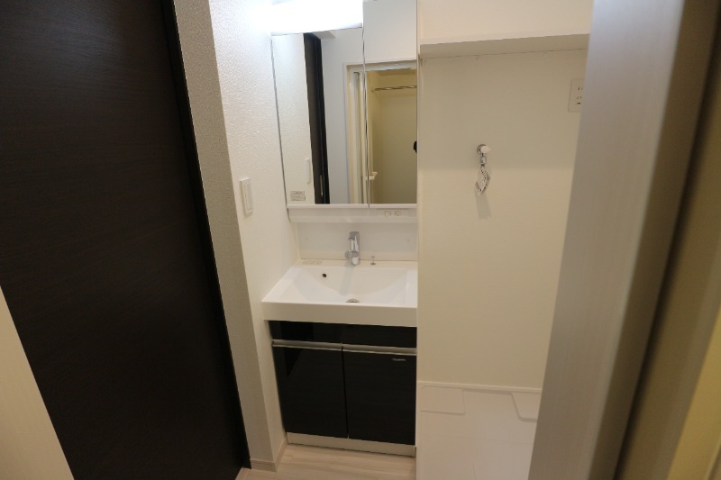 脱衣所も十分なスペース。