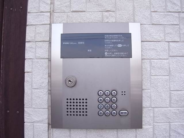 エントランスには、オートロックがついてます
