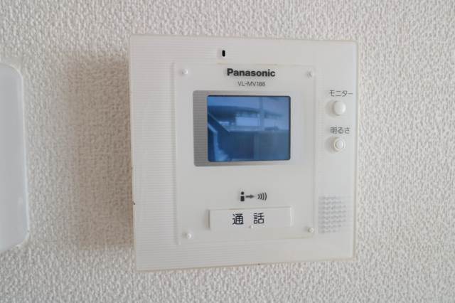 モニタ付きインターホンで安心です