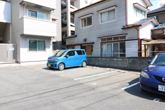 駐車場広いです。