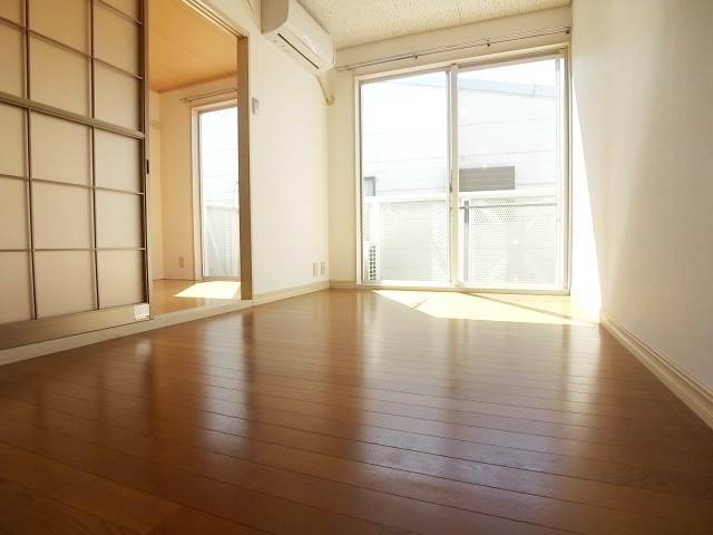 明るいお部屋です