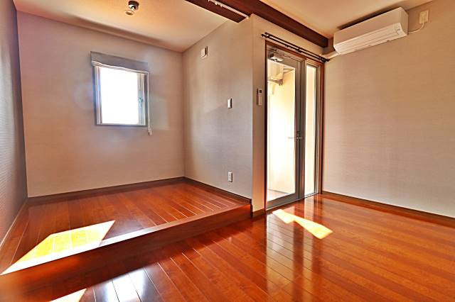 ２つの窓から光がしっかり差し込みます