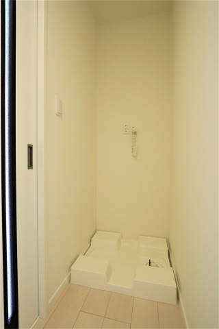 もちろん室内洗濯機置き場です