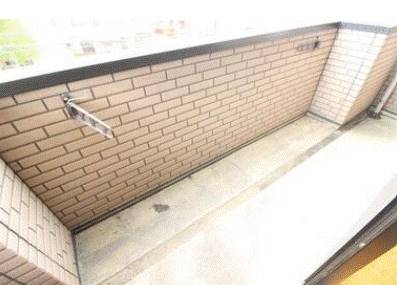 日当たりのいいバルコニーです