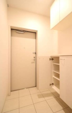沢山荷物があっても窮屈感のない玄関です