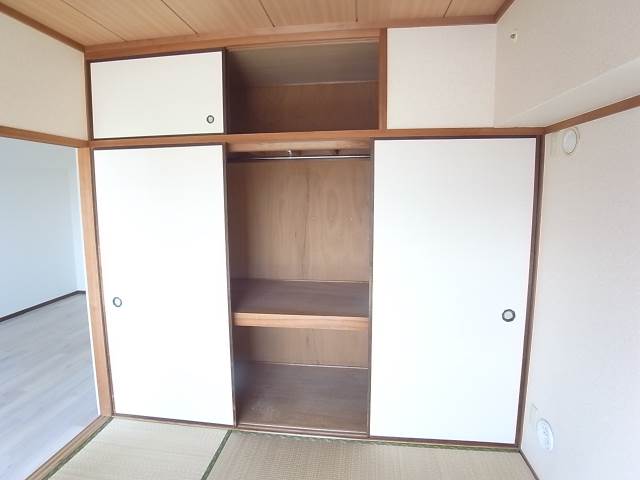 お荷物はこちらへ。