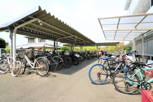 屋根付き駐輪場で安心です