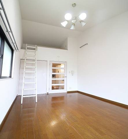 家具の配置もしやすいお部屋です