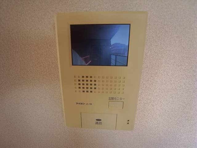 モニター付きインターホンで安心です。