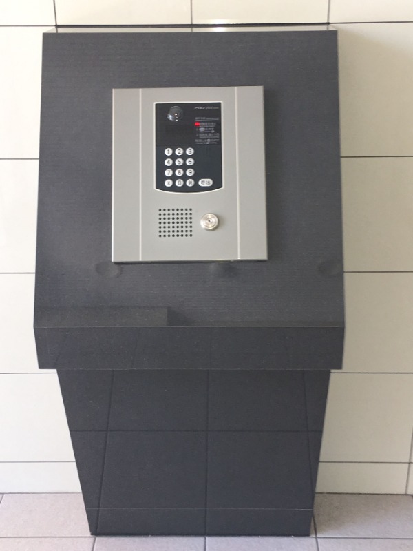オートロック完備。