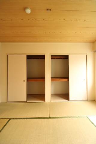 押し入れ収納もばっちりです