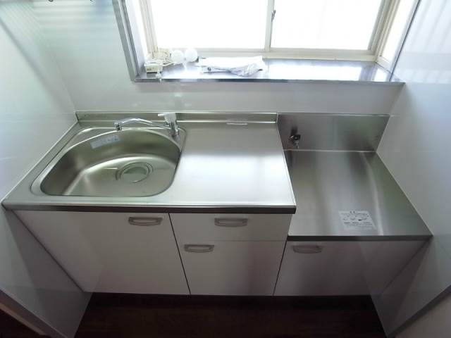 窓のあるキッチンは気持ちよく料理ができますね