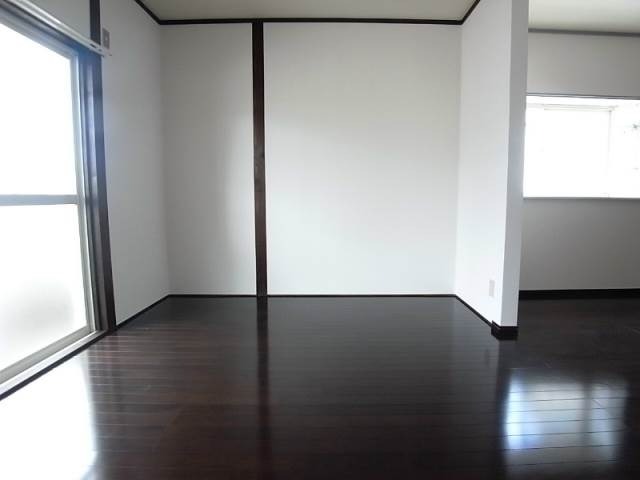 落ち着いた色合いのお部屋は居心地が良いです