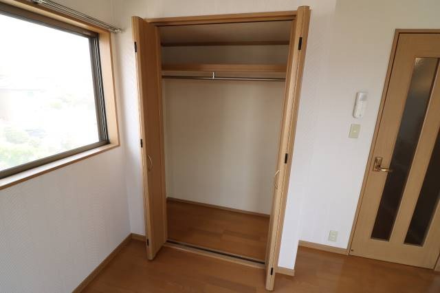 お洋服が多い方でも安心の収納力
