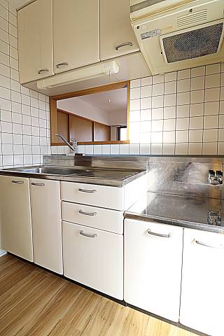 キッチンの別角度写真です。