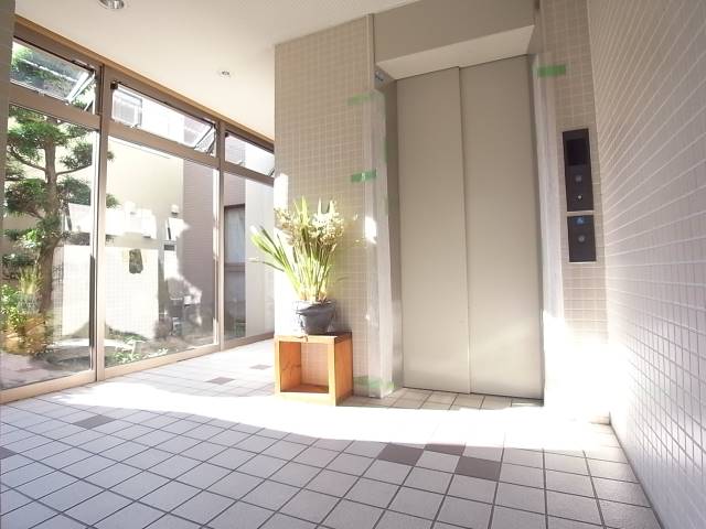 勿論エレベーターも有ります。