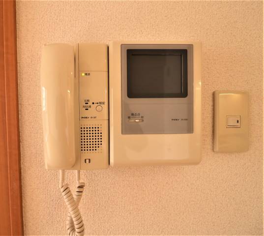 モニタ付きインターホンで安心です。
