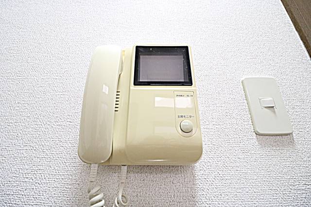 モニタ付きインターホンで安心です。