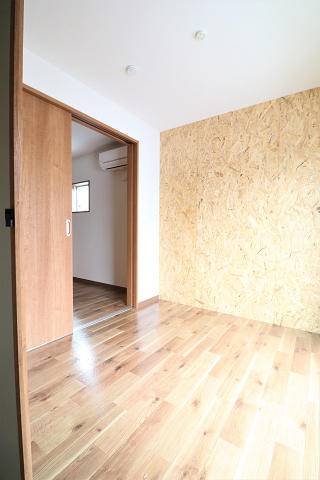 こちらは寝室にいかがでしょうか