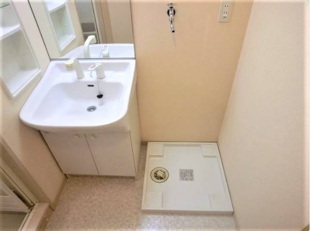 もちろん室内洗濯機置場付きです。