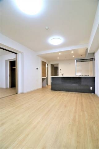 家具の配置に困らないリビングですね