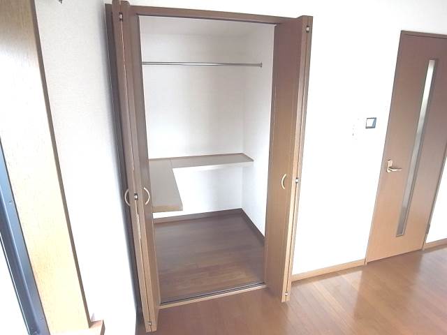 お洋服収納はこちらへ