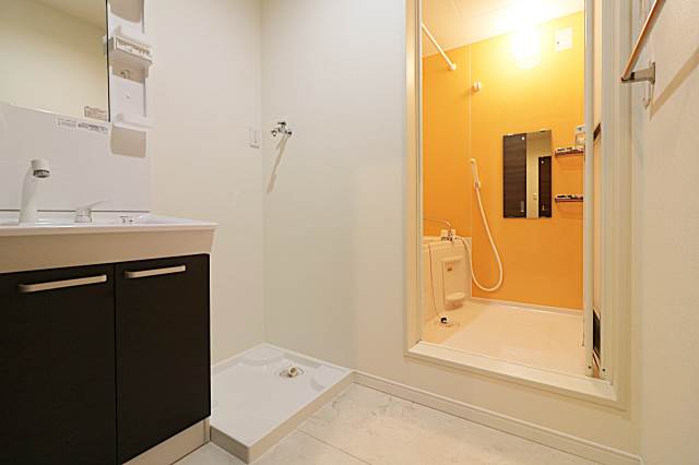 独立洗面脱衣所も広いスペースになってます。