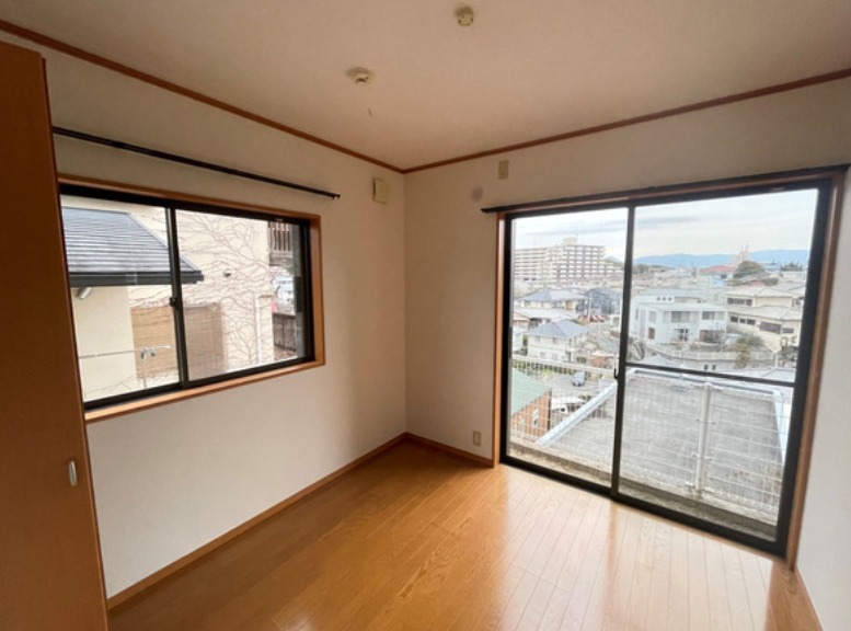 2面採光の明るいお部屋です