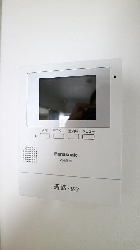 モニタ付きインターホンで安心です。