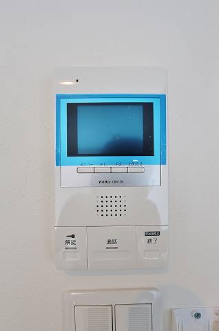 オートロックに加えモニターで安心です