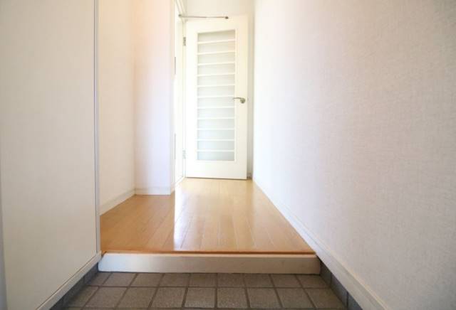 玄関から見るとこんな感じです