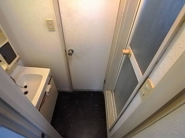 脱衣所があるのでお友達がきても安心ですね