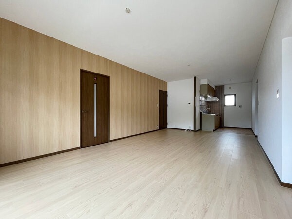 家具の配置に困らないリビングですね