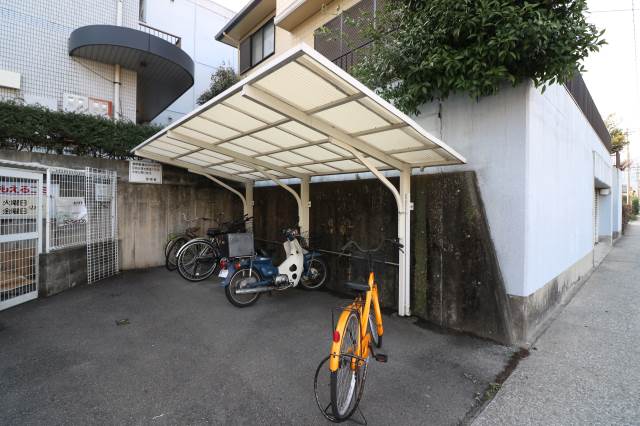 自転車、バイクも濡れません