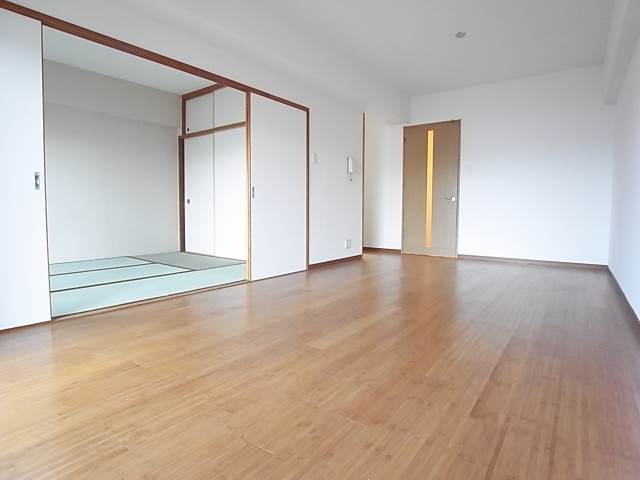 家具の配置がしやすいお部屋ですね