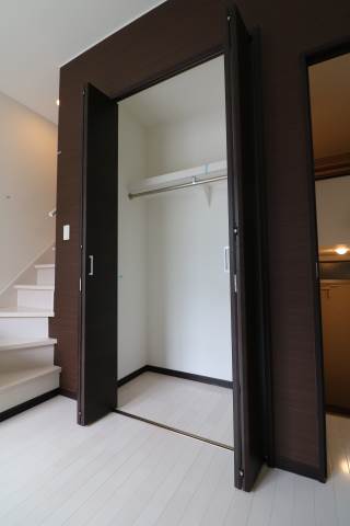 お洋服が多い方でも安心の収納力