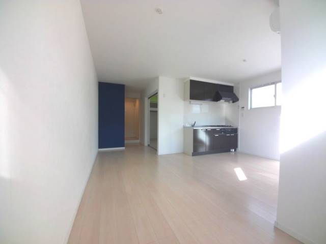 家具の配置に困らないリビングですね