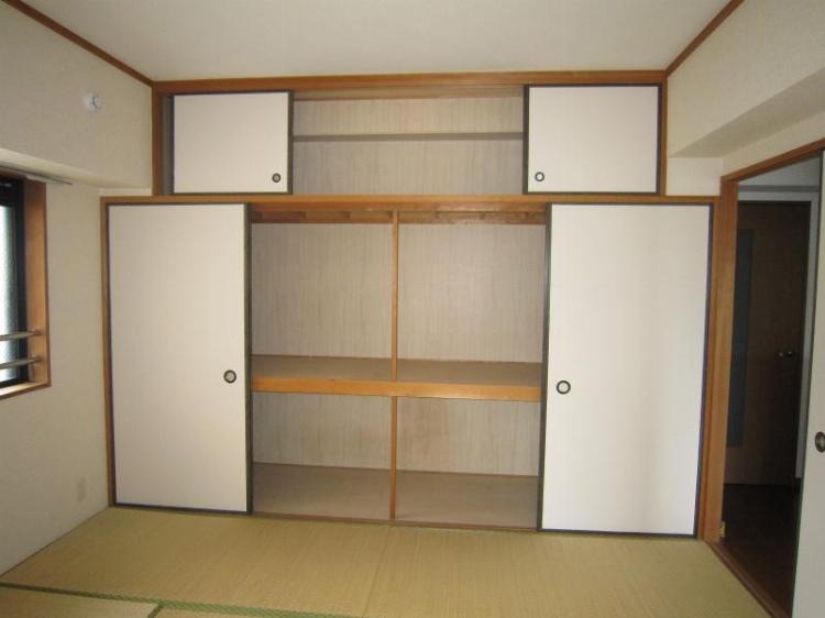 押入れもたくさん収納できます